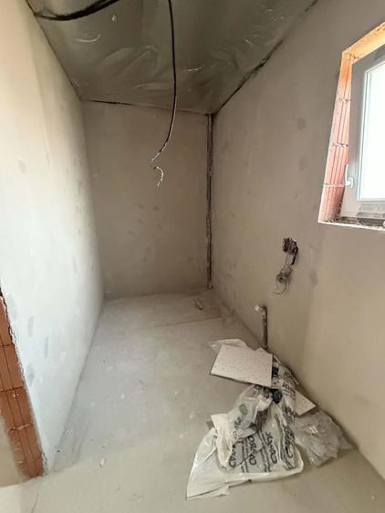 Casă individuală cu 4 camere cu Canalizare în Exterior Sud