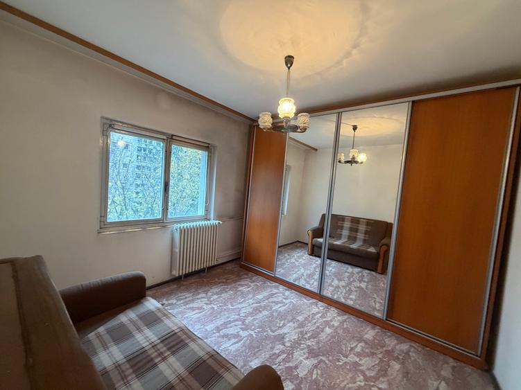 Apartament cu 3 camere decomandat în Tineretului