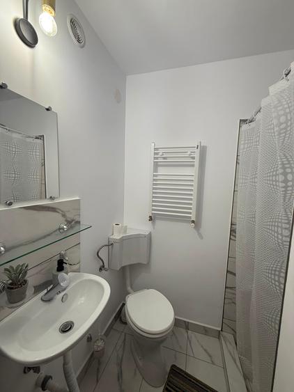 Casă individuală cu 30 camere cu Canalizare în Ultracentral