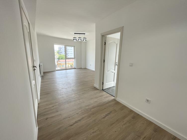 Apartament cu 4 camere decomandat în Dâmbul Rotund