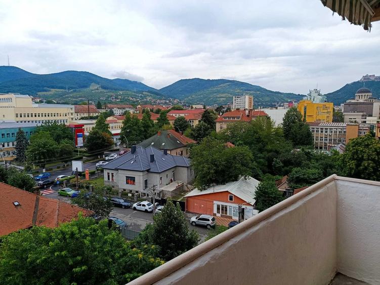 Apartament cu 3 camere decomandat în Deve