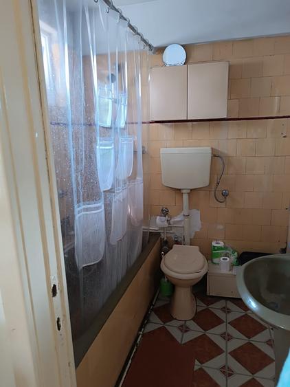 Apartament cu 3 camere semidecomandat, mobilat în Dacia