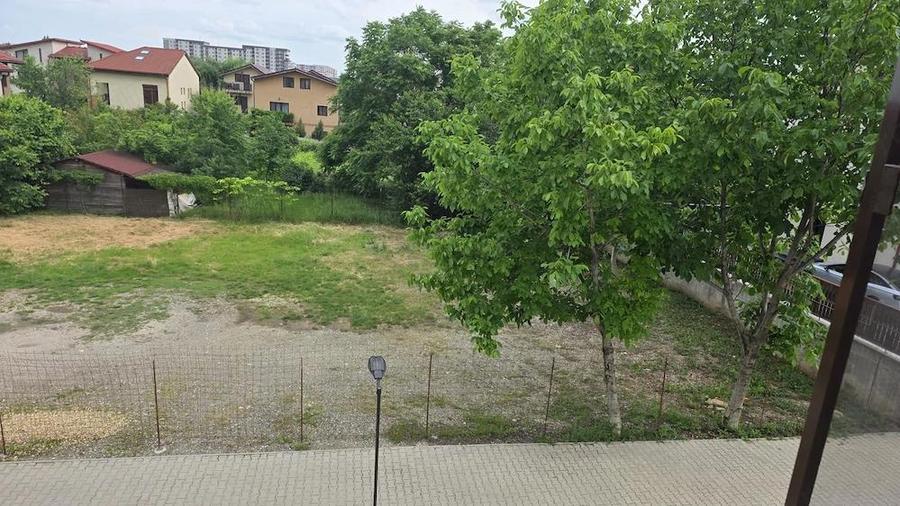 Teren de 667 mp, în Roșu