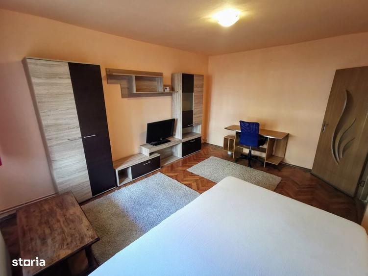 Garsonieră decomandată în Girocului