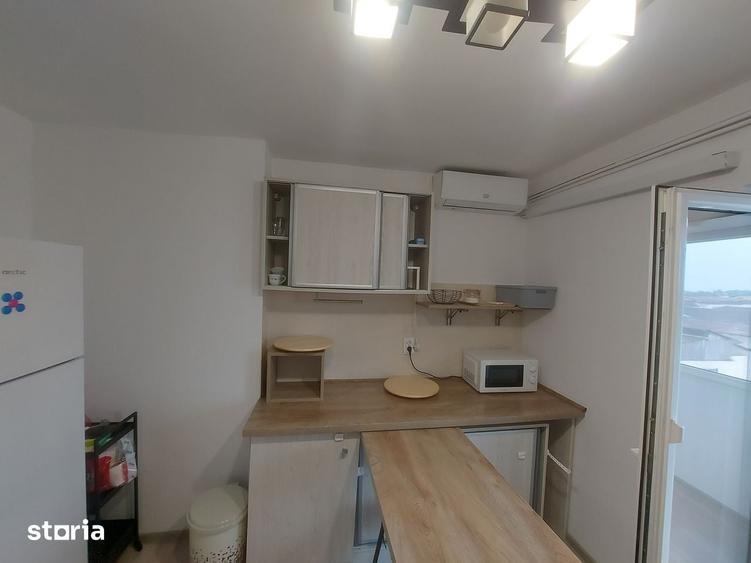 Apartament cu 3 camere decomandat în Micro 4