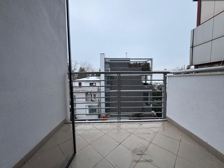 Apartament cu 3 camere decomandat în Aviatorilor