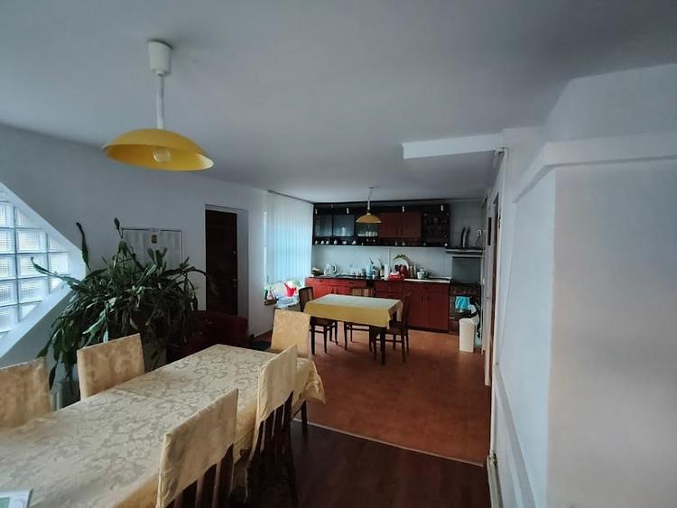 Casă individuală cu 7 camere cu Canalizare în Zamora