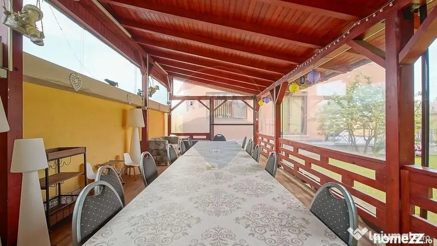 Casă cu 10 camere cu Teren 1300 Mp în Hălchiu