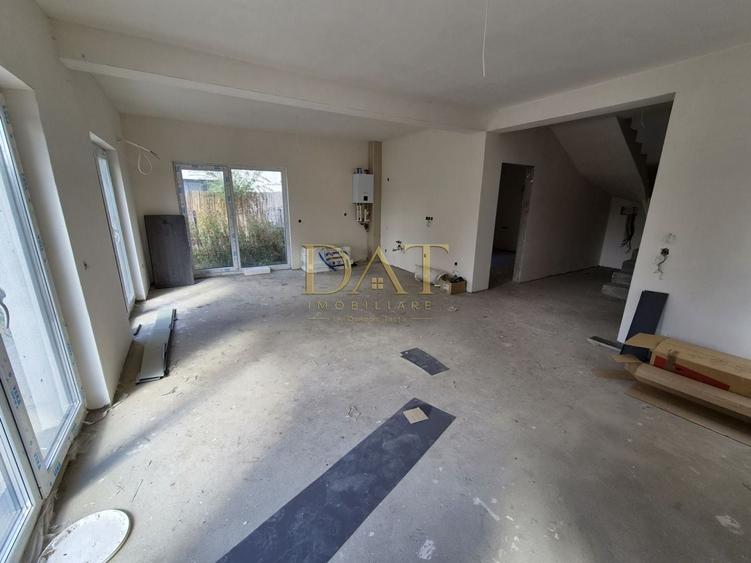 Duplex cu 4 camere cu Canalizare în Chinteni