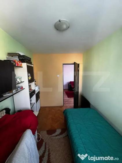 Apartament cu 3 camere semidecomandat în Mureșeni