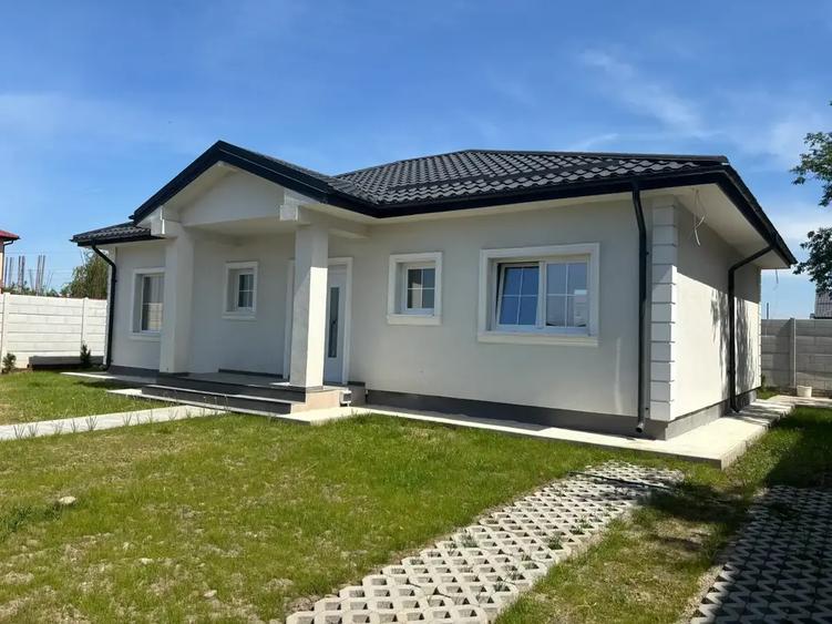 Casă cu 3 camere cu Teren 427 Mp în Central