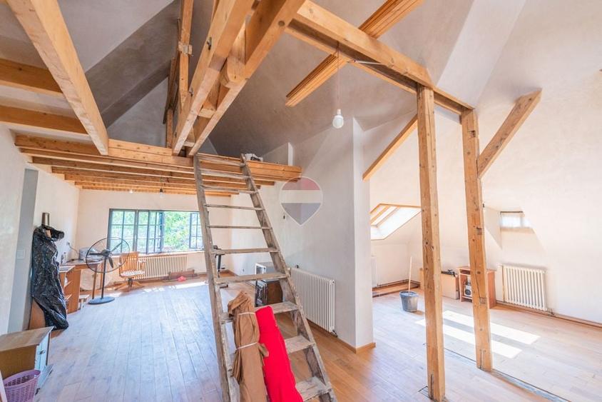 Casă individuală cu 10 camere cu Teren 250 Mp în Gara de Nord