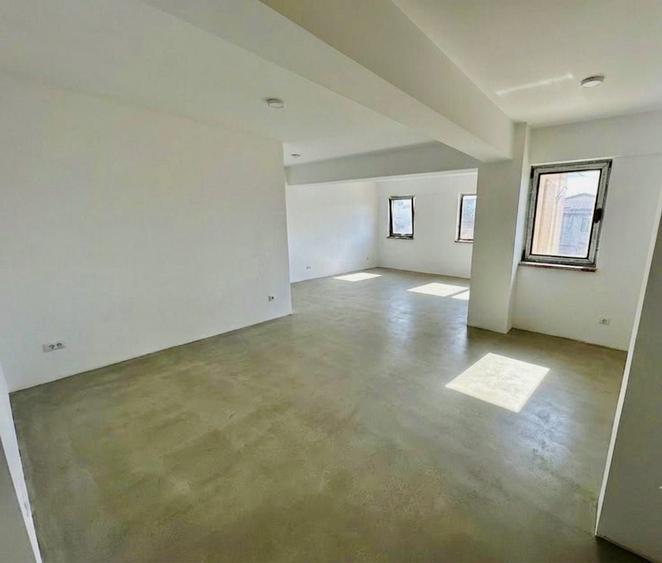 Apartament cu 3 camere decomandat în Aviației