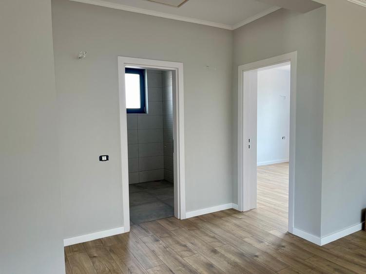 Casă individuală cu 4 camere cu Teren 460 Mp în Crevedia
