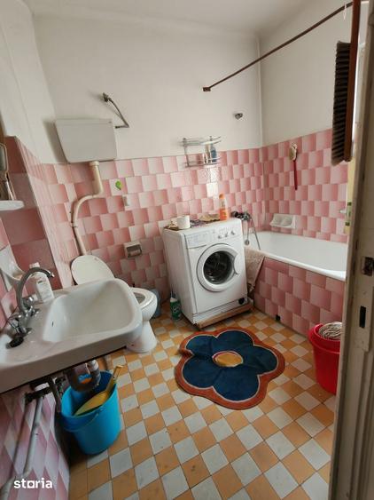 Casă cu 7 camere cu Teren 65 Mp în Centrul Civic