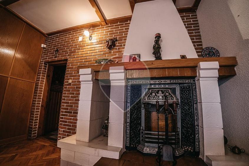 Casă individuală cu 7 camere cu Teren 676 Mp în Valea Voievozilor