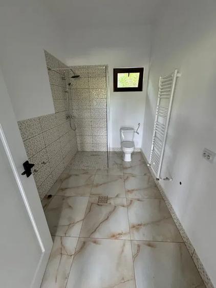 Casă individuală cu 3 camere cu Canalizare în Vălenii de Munte