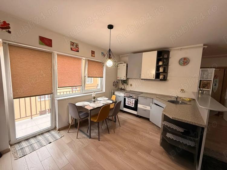 Apartament cu 3 camere semidecomandat în Florești