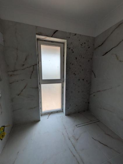 Apartament cu 4 camere semidecomandat în Florești