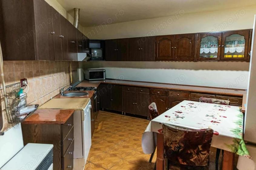 Casă cu 6 camere cu Teren 300 Mp în Grădiște