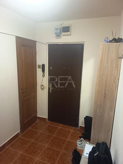 Apartament cu 4 camere decomandat, mobilat în Berceni