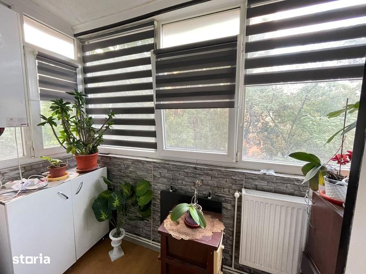 Apartament cu 3 camere în Podu Roș