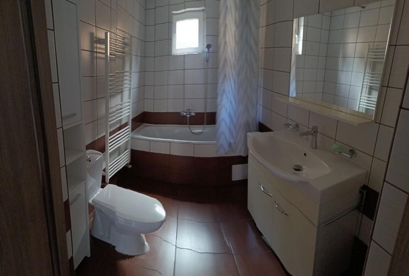 Casă cu 4 camere în Exterior Vest