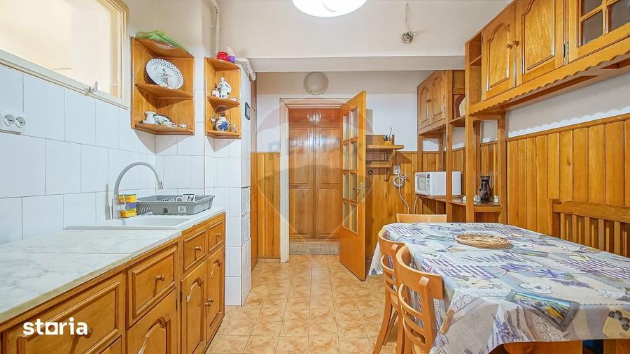 Apartament cu 4 camere decomandat, mobilat în Vlahuță