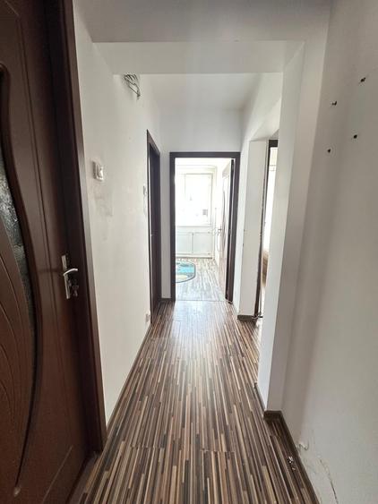Apartament cu 4 camere semidecomandat în Drumul Taberei