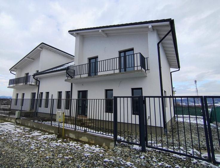 Casă individuală cu 4 camere cu Canalizare în Mohu