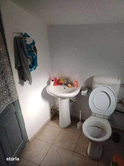 Casă cu 4 camere cu Teren 70 Mp în Colceag