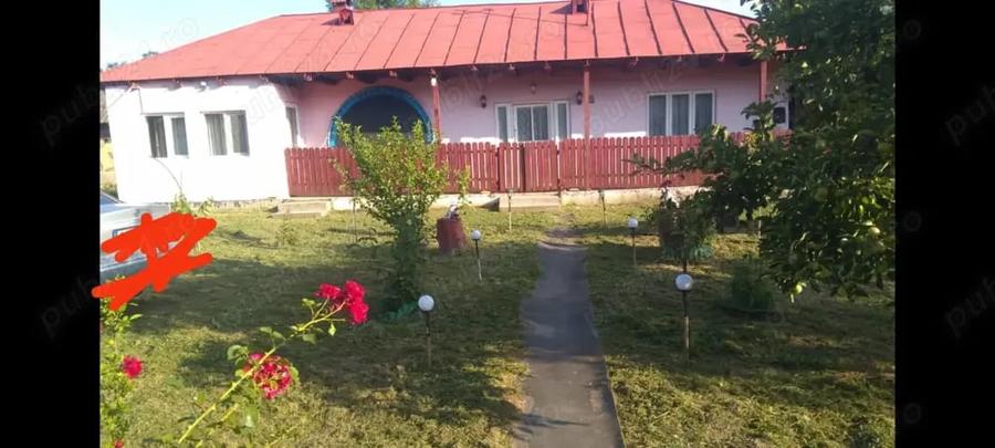 Casă cu 3 camere cu Teren 2500 Mp în Podu Turcului