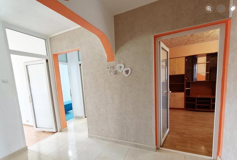 Apartament cu 3 camere decomandat în Triaj