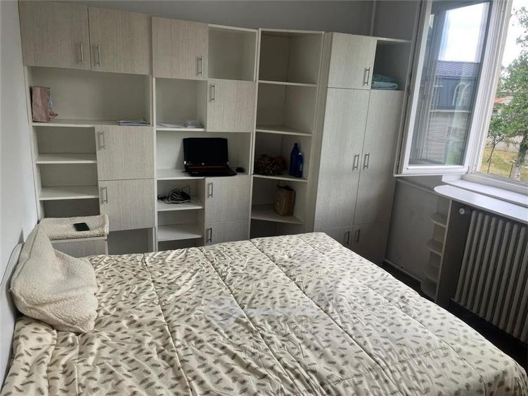 Casă cu 6 camere cu Teren 600 Mp în Sărărie