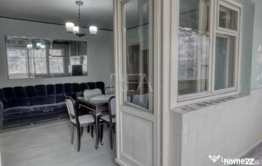 Apartament cu 3 camere semidecomandat în Gorjului