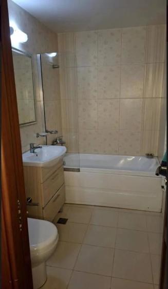 Apartament cu 3 camere decomandat în Găvana