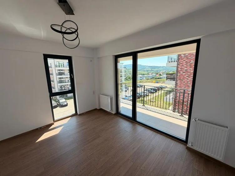 Apartament cu 3 camere decomandat în Bucium