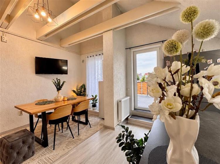Penthouse cu 3 camere decomandat, mobilat în Unirii