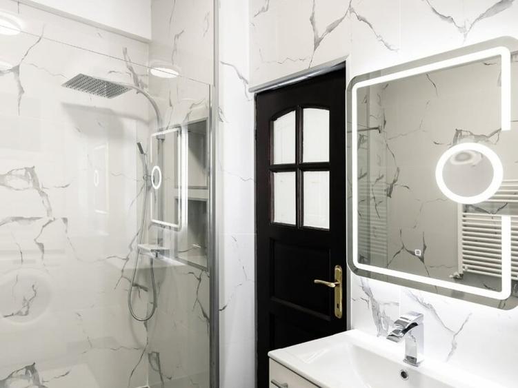 Apartament cu 3 camere decomandat în Calea Victoriei
