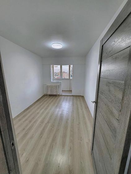 Apartament cu 3 camere decomandat în Obor