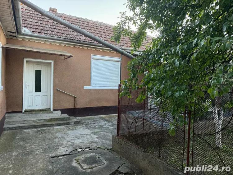 Casă cu 5 camere cu Teren 1180 Mp în Curtici