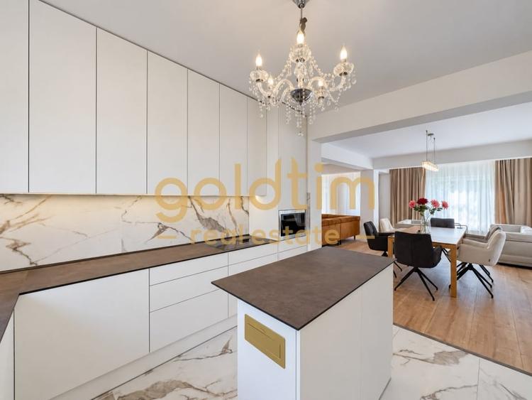 Duplex cu 5 camere cu Canalizare în Iancu Nicolae