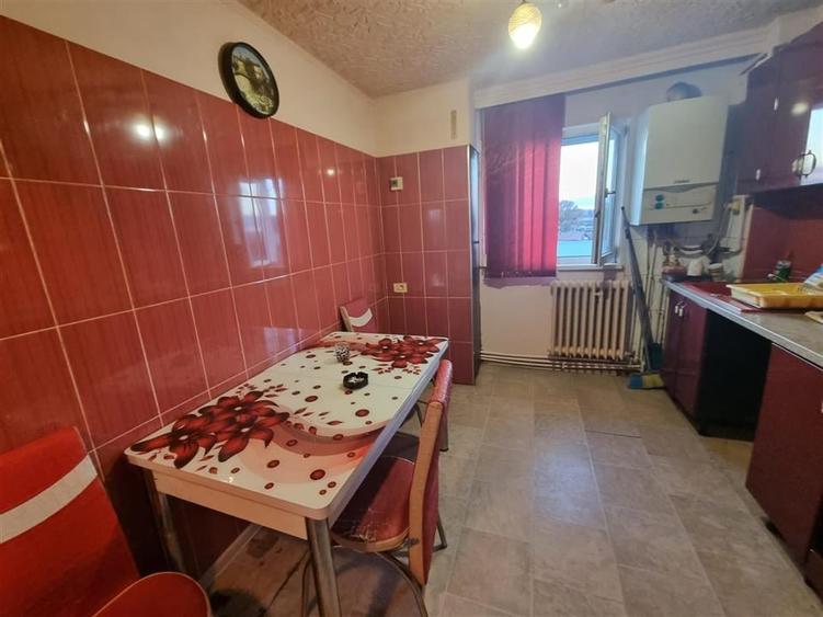 Apartament cu 2 camere semidecomandat, mobilat în Central