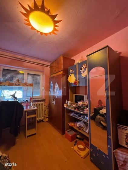 Apartament cu 4 camere decomandat în Craiovița Nouă