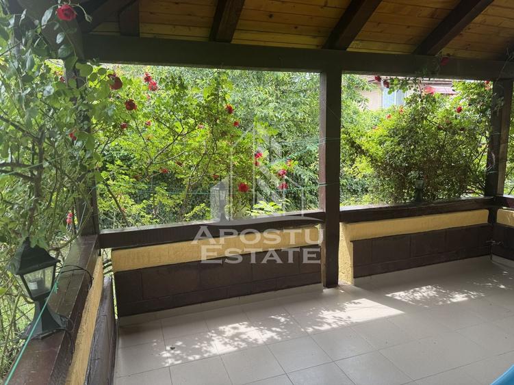 Casă individuală cu 7 camere cu Canalizare în Ghiroda