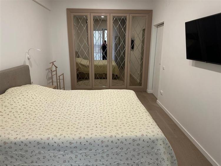 Apartament cu 4 camere decomandat, mobilat în Aeroport