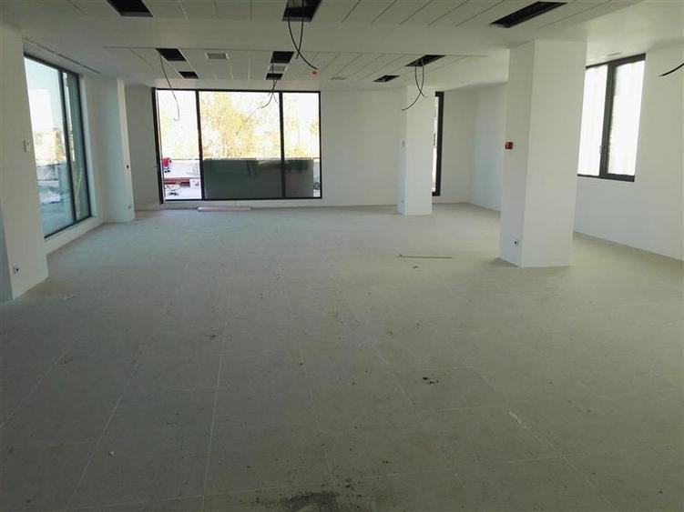 Birou, de 545 mp, în Romană