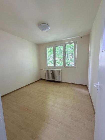 Apartament cu 3 camere decomandat, mobilat în Berceni