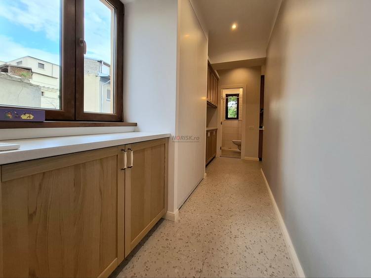 Apartament cu 3 camere semidecomandat, mobilat în P-ța Rosetti