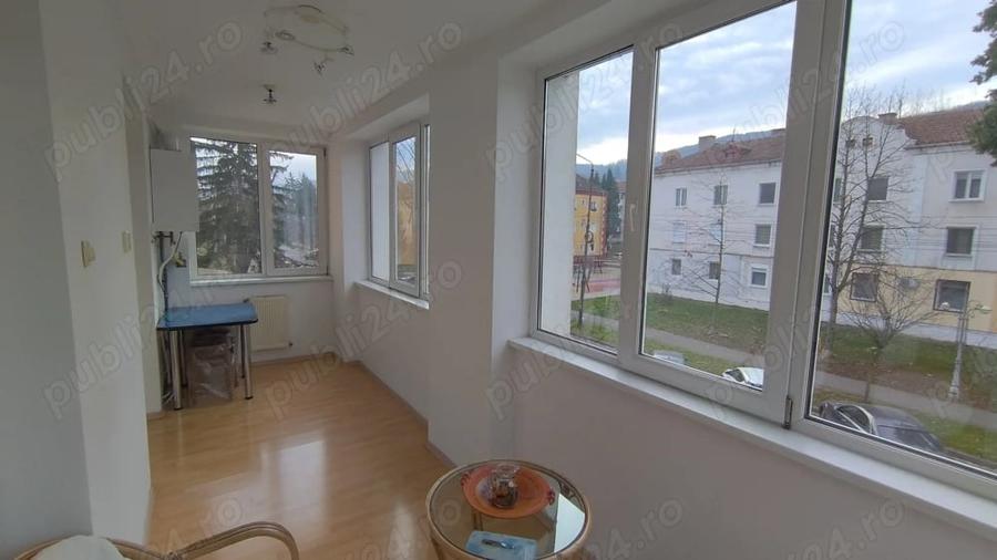 Apartament cu 3 camere semidecomandat în Luncă